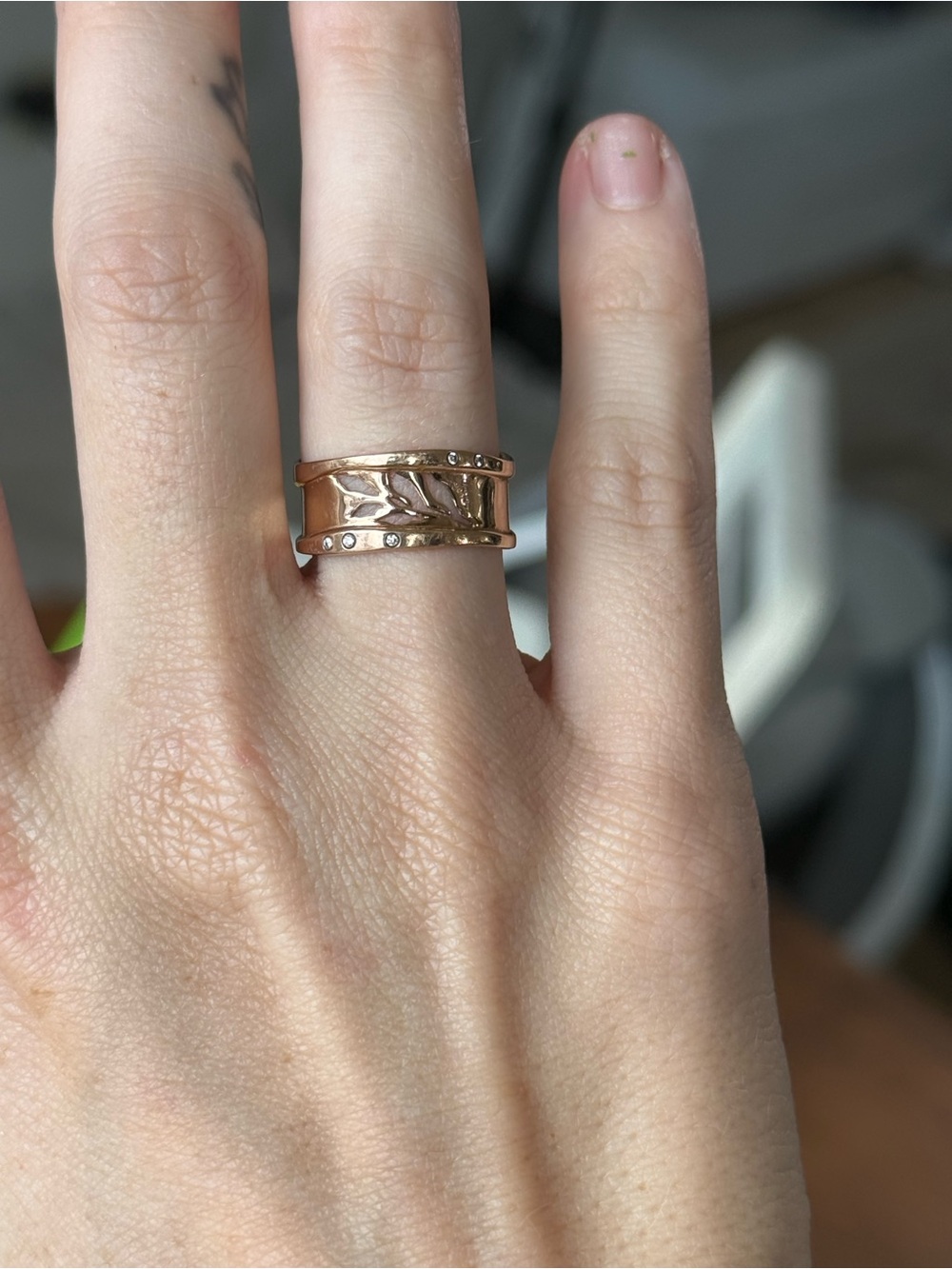 10k Rose Gold Leaf Pattern Wide Band Ring small diamond accents